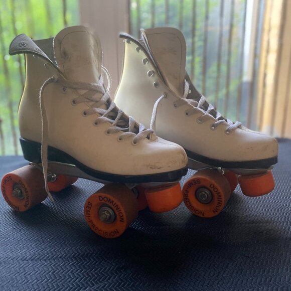 98-(VC) Vintage. 1980s Dominion Rollerskates. - Picture 1 of 8